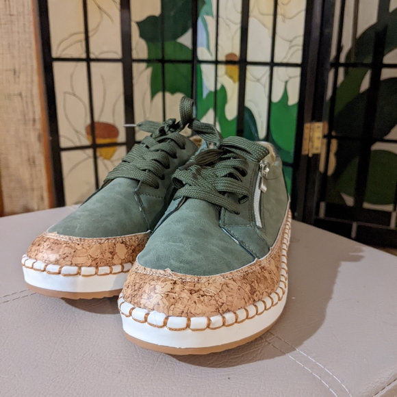 Retro- Vintage Shoes - Picture 5 of 7